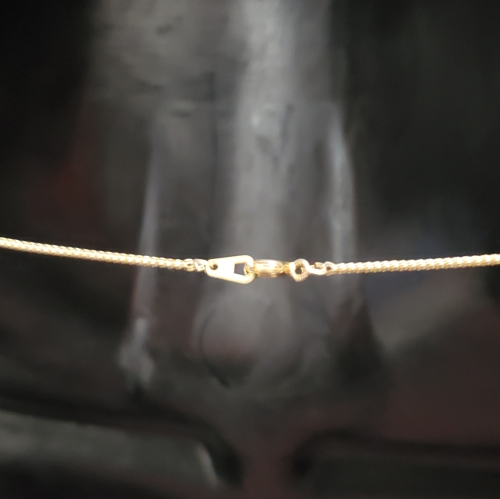 Gold tone necklace with gold tone beads. - Picture 4 of 6